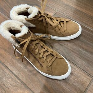 UGG Tan Ankle Boots with White Fur Lining